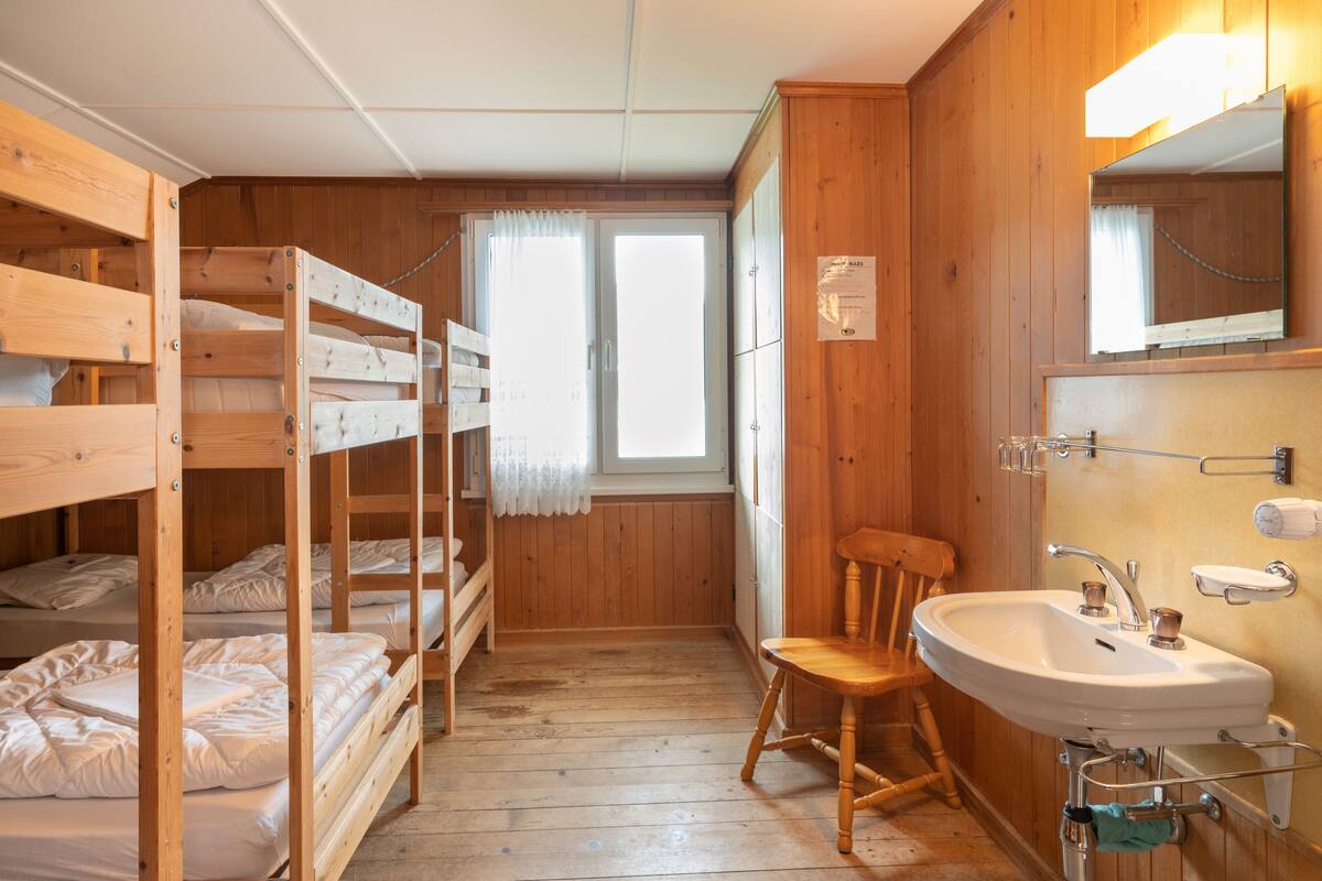 Basic Six-Bed Room, Multiple Beds, Shared Bathroom, Lake View | WiFi (無料)