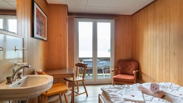 Basic Double Room, Shared Bathroom, Lake View