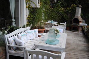 Outdoor dining - Exclusive villa with garden, sauna and forest access  (Solingen)