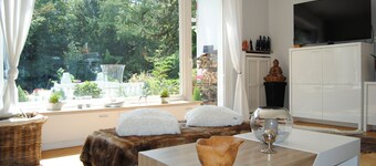 Exclusive villa with garden, sauna and forest access 