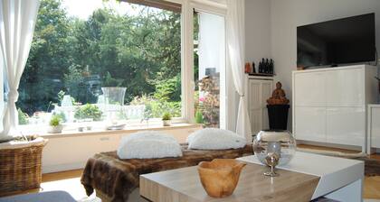 Exclusive villa with garden, sauna and forest access