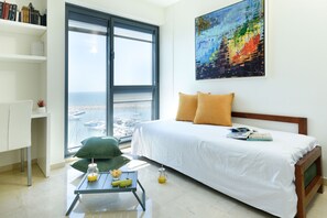 Apartment, 2 Bedrooms, Balcony | 2 bedrooms, individually decorated, individually furnished, desk - Deluxe 2 Bedroom Apartment in Herzylia (Herzliya)