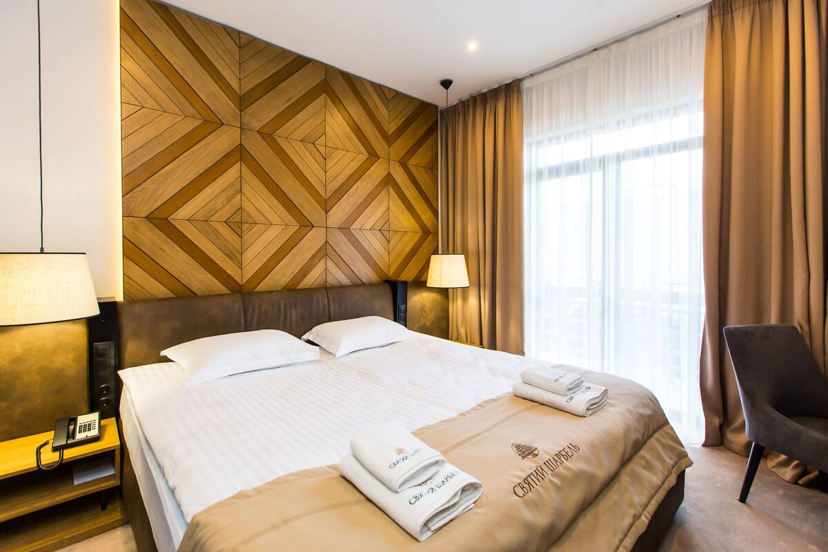 Standard-Doppelzimmer | Minibar, Zimmersafe, Verdunkelungsvorhänge, Bügeleisen/Bügelbrett