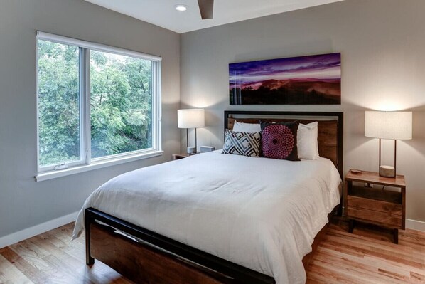 2 bedrooms, desk, iron/ironing board, WiFi