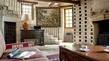 Télévision, cheminée