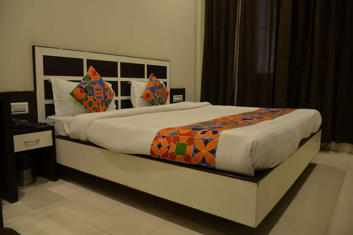 Semi Deluxe Room