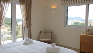 4 bedrooms, in-room safe, iron/ironing board, WiFi