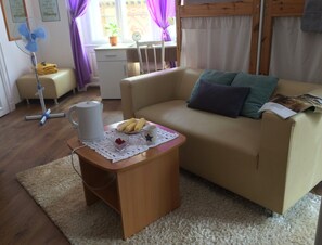 Basic Shared Dormitory | Desk, laptop workspace, free WiFi - Central Market Hall Zen Hostel (Budapest)