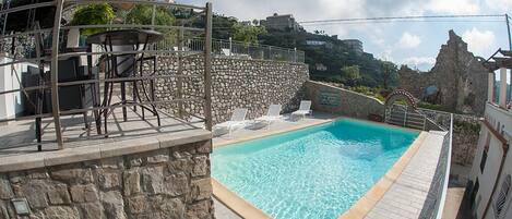 Außenpool (je nach Saison geöffnet)