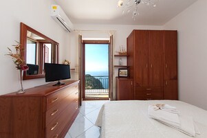 Panoramic Villa, 3 Bedrooms | 3 bedrooms, iron/ironing board, free cribs/infant beds, free WiFi