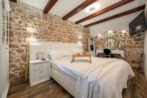 3 室のベッドルーム、アイロン / アイロン台、WiFi (無料)、ベッドシーツ