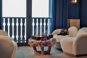 Lobby sitting area - Kartal Hotel (Seben)