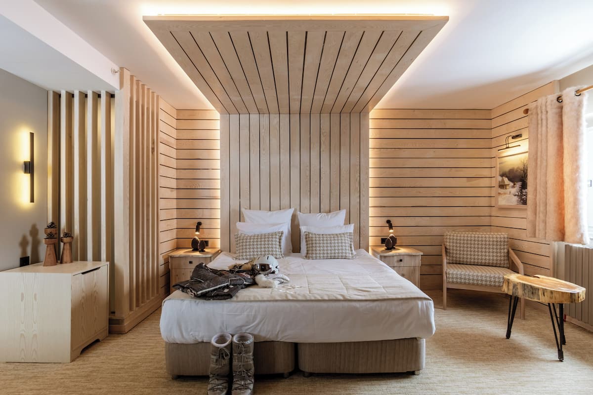 Deluxe Triple Room, Multiple Beds, Mountain View | In-room safe, desk, laptop workspace, soundproofing