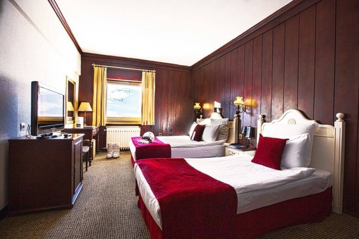 In-room safe, desk, laptop workspace, soundproofing
