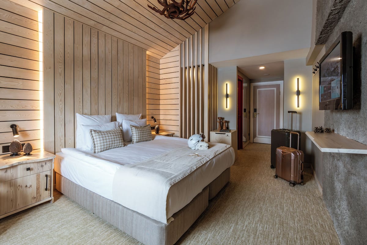 Deluxe Double Room | In-room safe, desk, laptop workspace, soundproofing