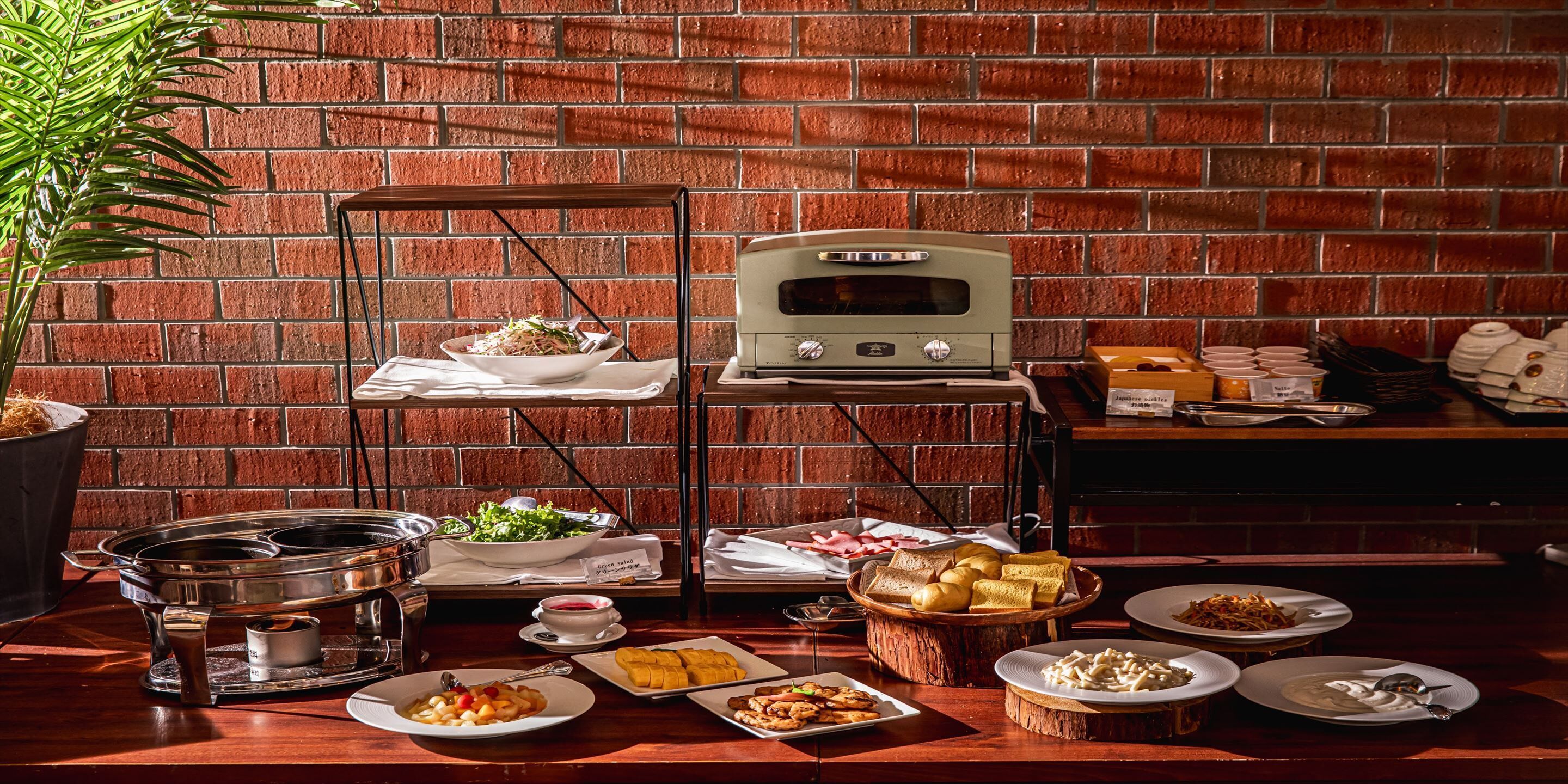 daily buffet breakfast for a fee