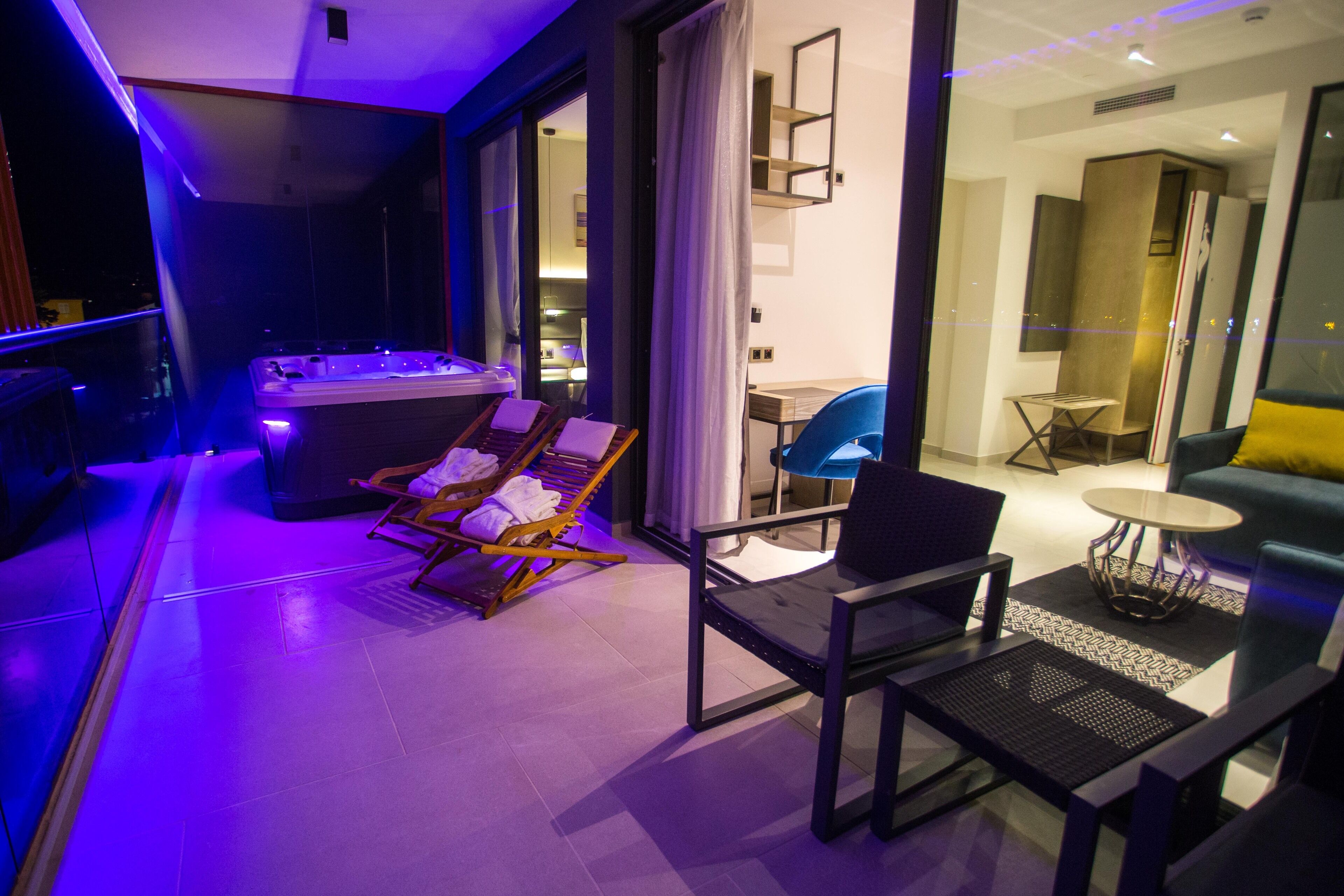 presidential suite, hot tub, sea view | 1 bedroom, memory-foam beds, minibar, in-room safe