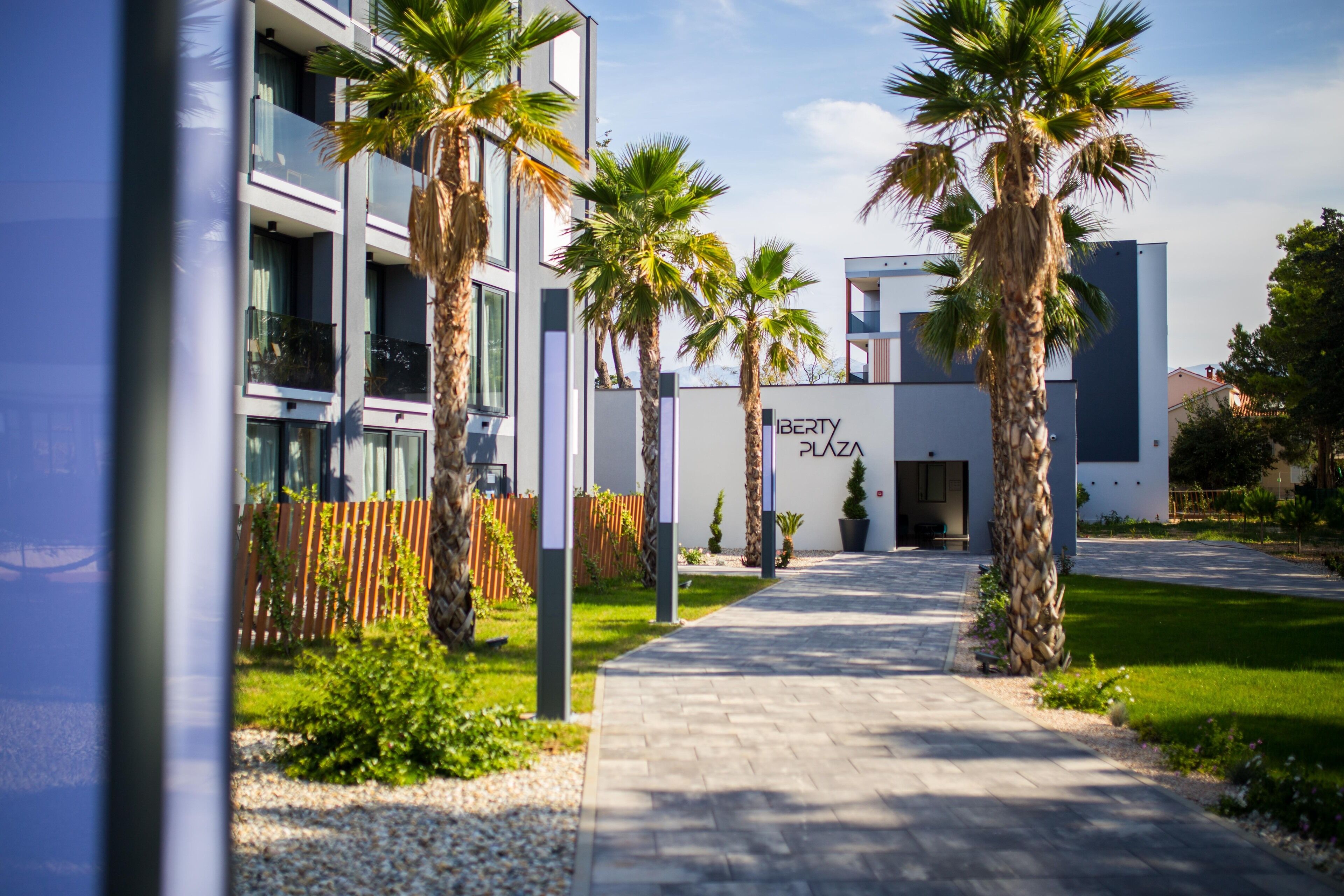 standard room, balcony, park view | garden view