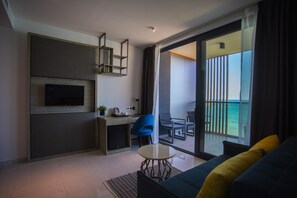總統套房, 熱水浴缸, 海景 | 起居區 | 115-公分 LCD 液晶電視、衛星頻道、電視