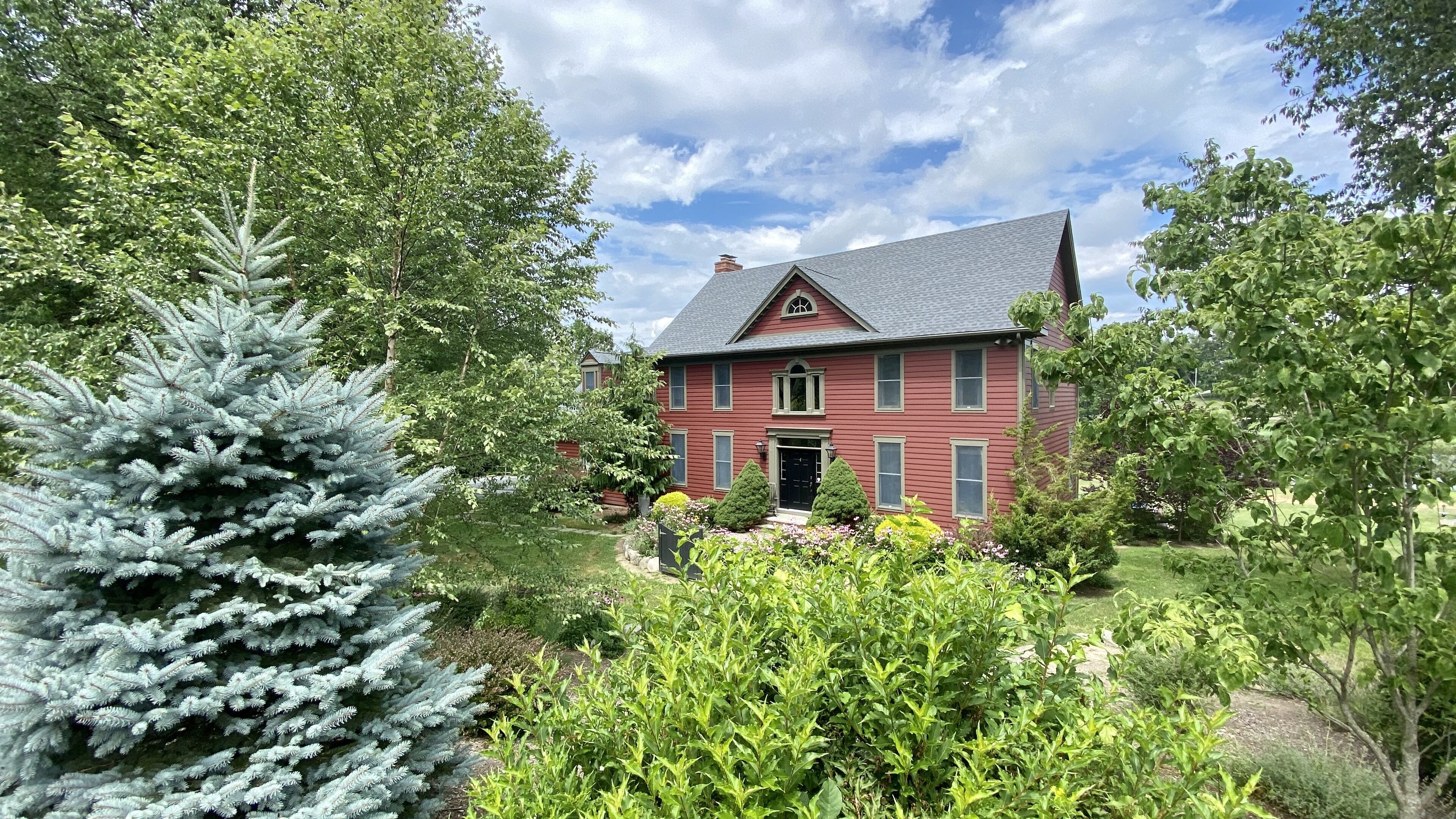 Spacious Farm House on the Lake - 1 Hour from NYC