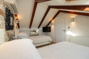 1 chambre, bureau, draps fournis