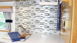 Interior - Nautical Cozy camper trailer on Lake Simcoe (Orillia)