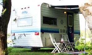 Exterior - Nautical Cozy camper trailer on Lake Simcoe (Orillia)
