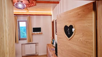 Traditional Single Room, Private Bathroom