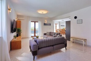 Fernseher, Videospiele, Netflix, DVD-Player