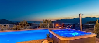 Villa Flora with 53 sqm private pool, jacuzzi, sauna, Cinema room and 4 en-suite bedrooms
