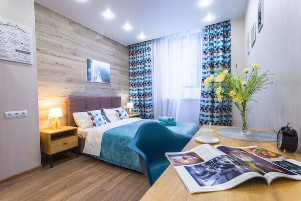 Business-Studio | Wohnzimmer | 16-Zoll-LCD-Fernseher mit Kabelempfang, Fernseher