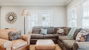 House (303 Beechwood Ave) | Living room - Beechwood Ave, 303 (Greenville)