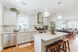 獨棟房屋 (303 Beechwood Ave) | 私人廚房
