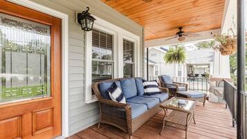 House (303 Beechwood Ave) | Balcony