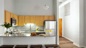 Microwave, oven, coffee/tea maker, electric kettle