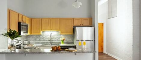 Apartment (2 Bedrooms) | Private kitchen | Microwave, oven, coffee/tea maker, electric kettle