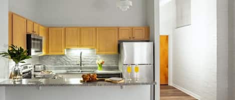 Căn hộ (2 Bedrooms) | Bếp riêng | Lò vi sóng, lò nướng, dụng cụ pha cà phê/trà, ấm điện