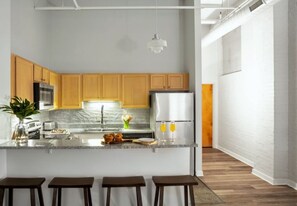 Apartment (2 Bedrooms) | Private kitchen | Microwave, oven, coffee/tea maker, electric kettle - BOLD 2BR/2BA In The Block Apartment by CozySuites (Indianapolis)