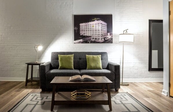 디지털 채널 시청이 가능한 42인치 TV, 넷플릭스, 훌루