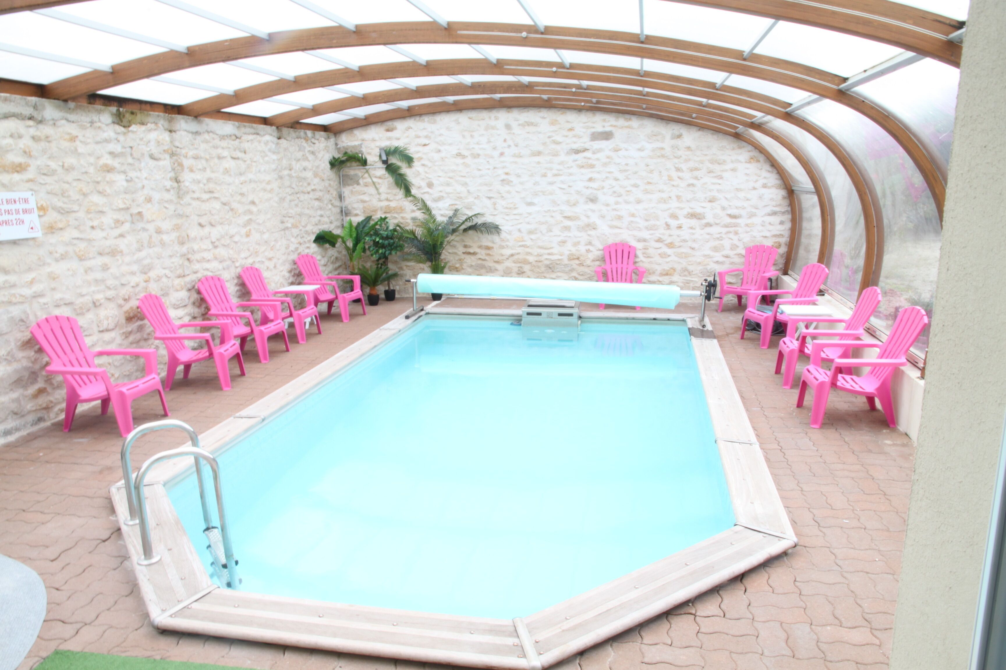 House with heated indoor swimming pool and jacuzzi