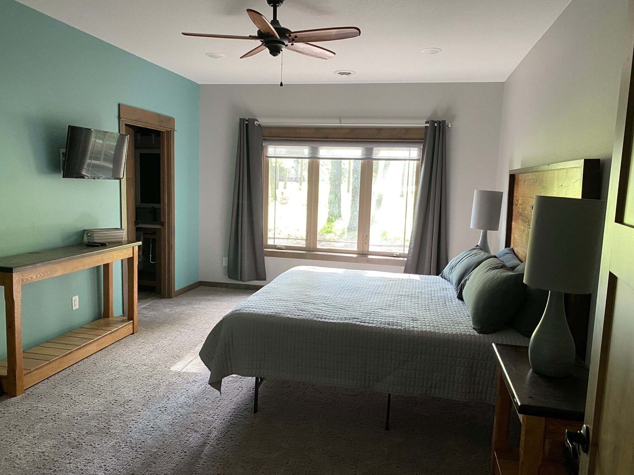 4 slaapkamers, een strijkplank/strijkijzer, wifi, beddengoed