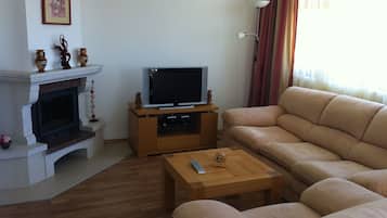 Télévision, lecteur de DVD, livres