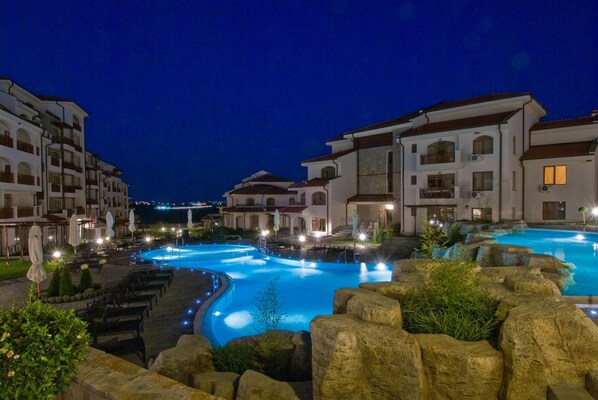 Indoor pool, outdoor pool