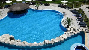 Piscine intérieure, piscine extérieure