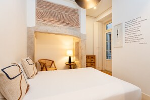 Caja de seguridad en la habitación y sistema de insonorización 