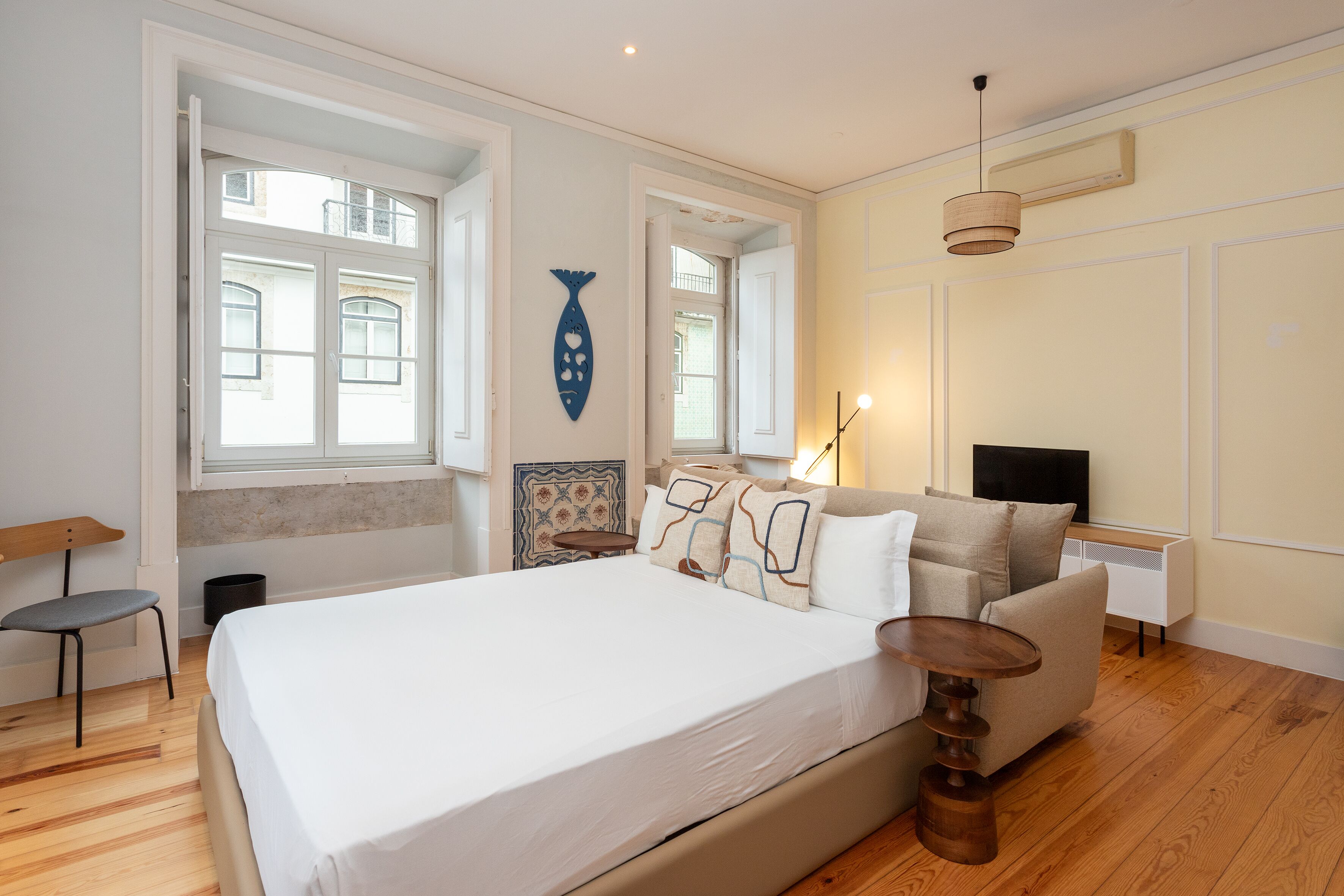 Studio | Living area | 80-cm flat-screen TV with cable channels, LCD TV