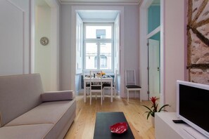 Comfort Apartment, 1 Bedroom | Living area | 80-cm flat-screen TV with cable channels, LCD TV - Casas da Baixa - Jules & Madeleine (Lisbon)