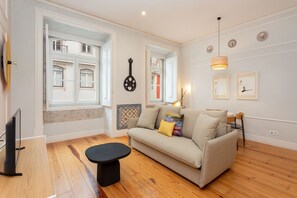 Standard-huoneisto, 1 makuuhuone | Oleskelualue | 80–senttinen taulutelevisio, jossa kaapelikanavat