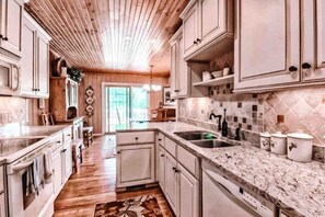 雪櫃、微波爐、焗爐、爐具