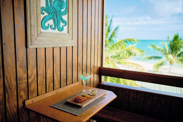 Outdoor dining - Vacation Rental Redefined, St. George's Caye Belize (Belize City)